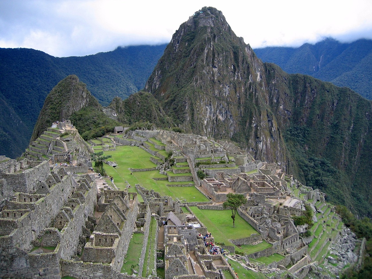 préparez votre trek au machu picchu avec nos conseils essentiels : équipement, itinéraires, meilleure saison et astuces pour une aventure inoubliable.