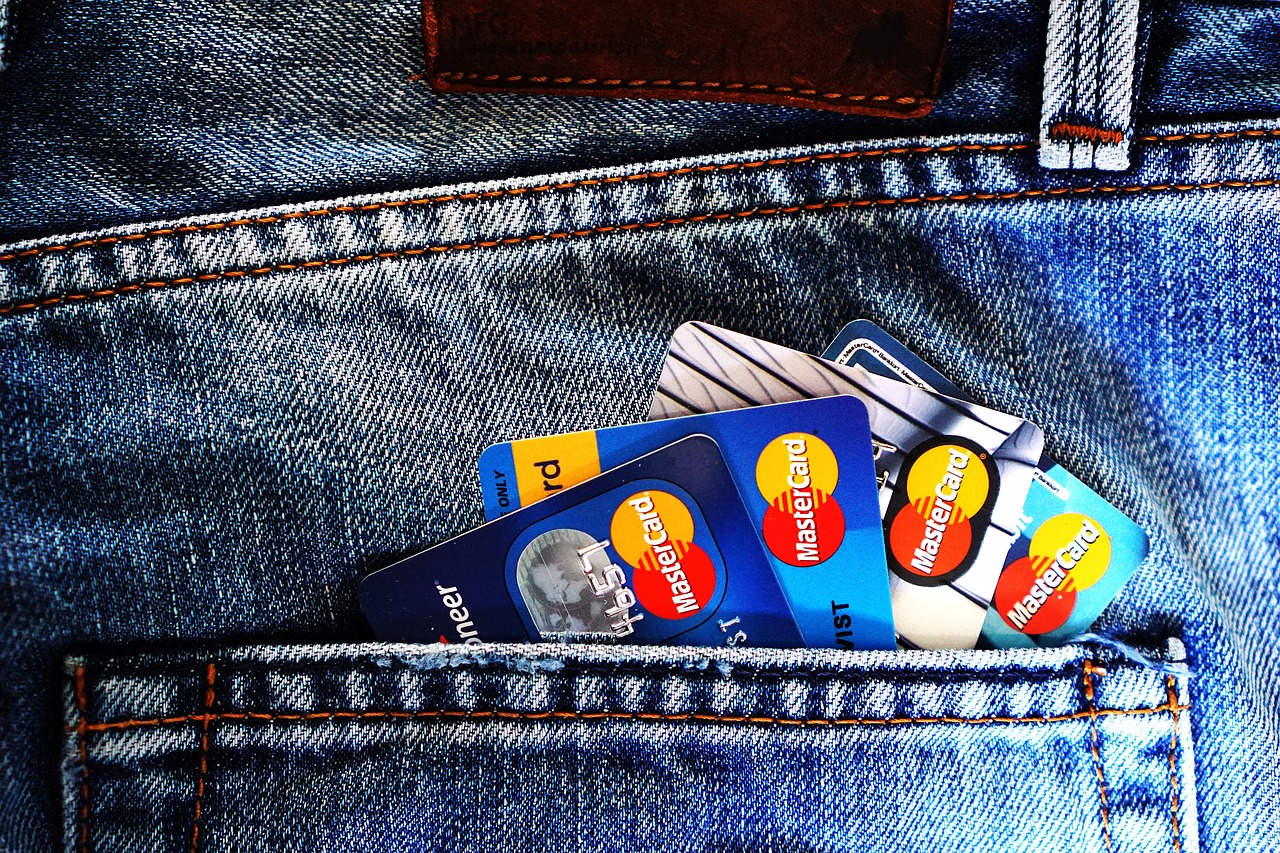 Carte bancaire à l’étranger : quels sont les frais en 2025 et comment les éviter ?