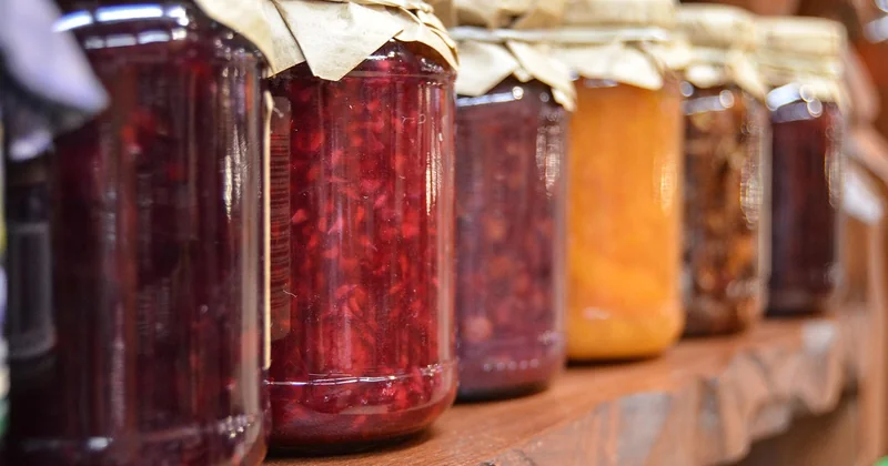 Conserver la confiture de prunes rouges : stérilisation et durée réelle