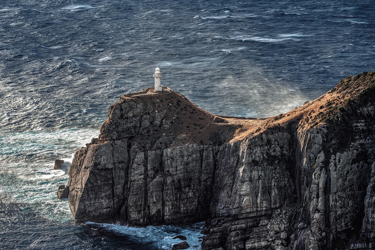 découvrez l'univers des phares avec notre article sur 'lighthouse'. explorez leur histoire, leur architecture fascinante et leur rôle essentiel dans la navigation maritime. plongez dans le fascinant monde de ces sentinelles des mers.