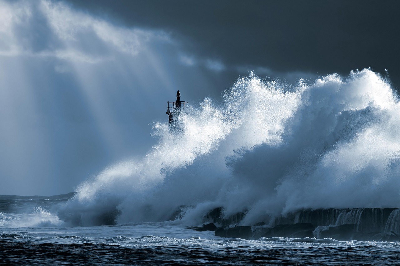 découvrez l'univers fascinant des phares dans notre article sur 'lighthouse'. explorez leur histoire, leur architecture impressionnante et leur rôle essentiel dans la navigation maritime. plongez dans un voyage entre la mer et les lumières qui guident les marins.