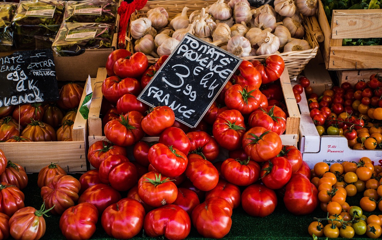 découvrez comment vivre en harmonie avec votre communauté locale grâce à des conseils pratiques, des astuces pour soutenir les commerces de proximité et des idées pour profiter des richesses de votre environnement tout en préservant un mode de vie durable.